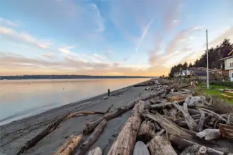 The Cascade View Community features include private beach, park, boat launch, boat house.