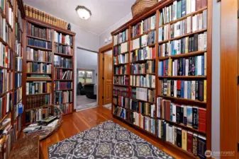 Oh, and there's A LIBRARY, too!  So beautiful!
