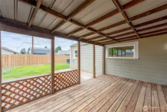 Covered deck off bonus room