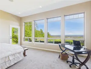 MASTER BEDROOM - Great views!!!