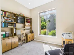OFFICE/DEN