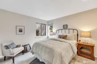 Alternate shot highlighting the second bedroom