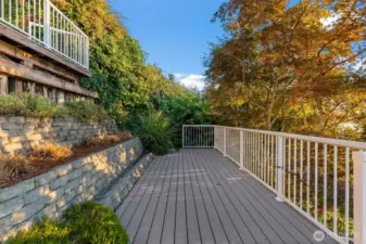 Endless spots to enjoy the outdoors, with sun-filled decks crafted from wood and composite materials.
