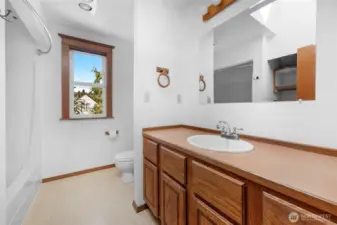 2nd floor primary bath.