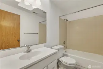 Primary En-Suite Bathroom