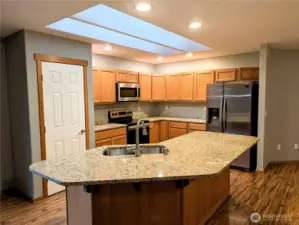 Granite counter tops. All Appliances stay