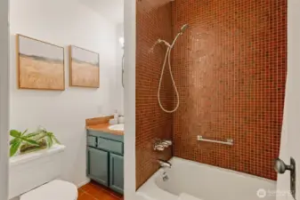 Full bathroom w/built-ins (not pictured)