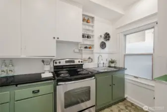 Charming kitchen w/ample storage