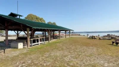 The Commons Community area: Here you'll enjoy live concerts on the beach, community bonfires, bocce ball & other island social events.