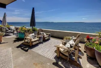 ~opens to large beach side patio