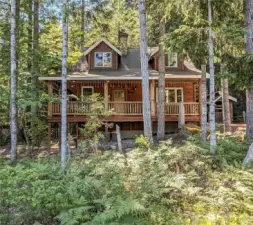 Are you looking for the perfect forever home or a weekend get away, this home is your dream come true
