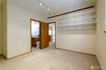 This quiet and private space is perfect for a den/home office, reading retreat, or possible 5th bedroom—complete with adjacent ¾ Continental bath for added versatility.