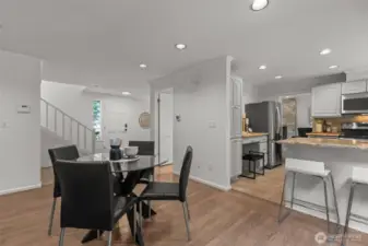 Eating space to kitchen perspective