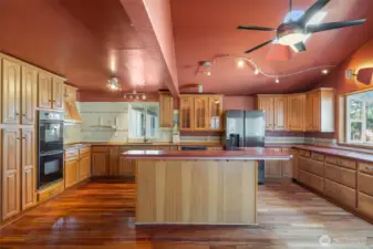Generously sized eat-in kitchen - room for casual seating too! New fridge in 2022