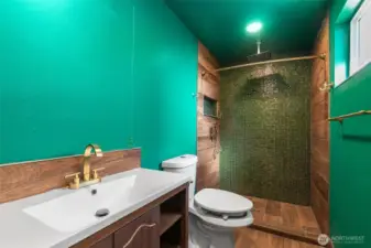 Primary en suite three quarter bathroom. Remodeled in 2023 with extensive tiling and rain shower head.