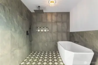 Rainfall shower head and free standing bath tub.