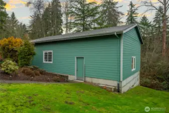 And don't forget the incredible shop with side door access.