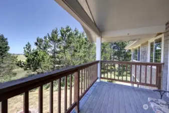 Year-round entertaining on the covered deck off the loft