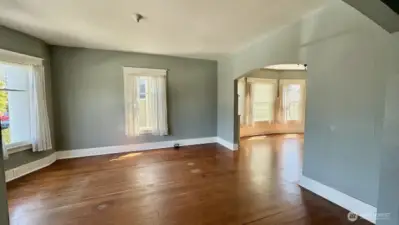 718 A living room into dining room