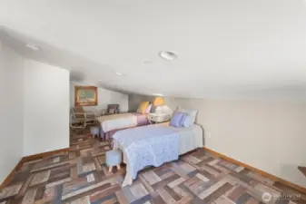 "The FROG" Flex/sleeping area.