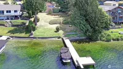 Large, newer dock with boat lift and diving board!!