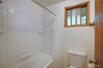 Full bathroom on main level.