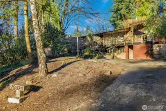 Circular drive makes parking easy