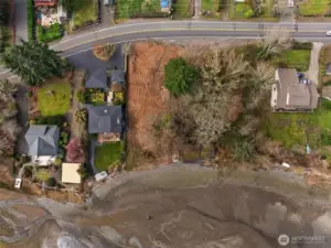 Brush recently cleared gives a clear property line to the South