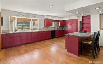 Keep company at the eating bar while you prep the meals!