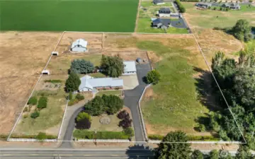 Approximate outline of the property. Notice the shelter barns on the property.