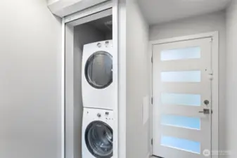 Stacked laundry unit