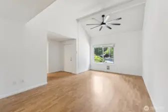 Living room with Vaulted ceiling and fan