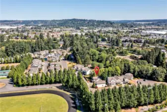 FANTASTIC location for commuting! 1-2 minutes to I-5, and surrounded by several parks ~