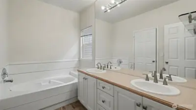 5 peace baster bath With private toile and shower