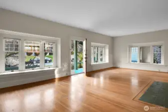 Living Rm w/Front Door