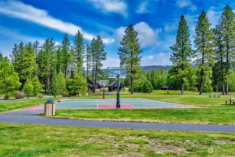 Dawson Park: Tennis courts, basketball, picnic pavilion, horseshoe pits, baseball field and leash free dog park.