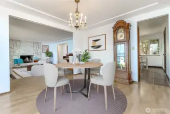 Dining room virtual staged
