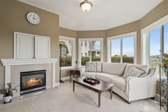 Primary suite sitting area w/ fireplace
