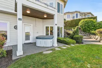 Hot tub off lower patio