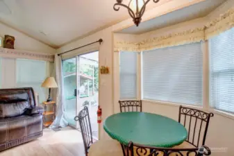 Bay windows for your dining area