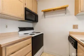 Another view of the kitchen!