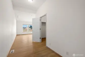 Into Large Primary Suite.