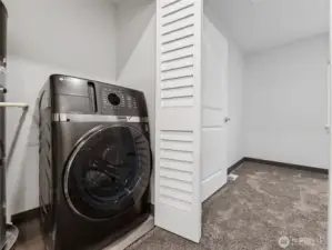 Washer/dryer included