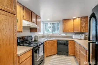 Spacious kitchen. All appliances stay!