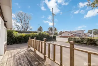 High-visibility location along Pacific Way with steady drive-by traffic—ideal exposure for a storefront, studio, salon, or boutique business.