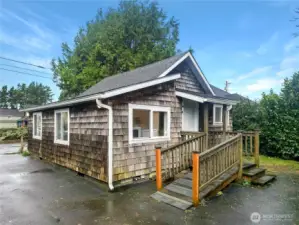 Back entrance is ramped and ready—for easy access, strollers, wheelchairs, or beach gear!