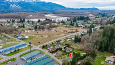 Great location, just off Highway 20 in Lyman.