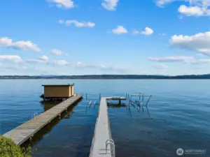 95' dock with boat lifts.