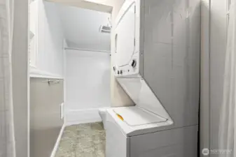 Full Bath/Laundry Area
