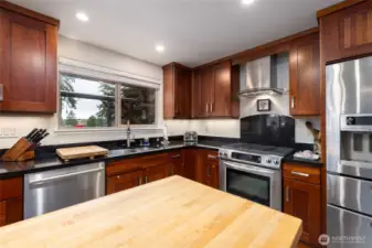 Enjoy those golf course views while cleaning the dishes!  :)